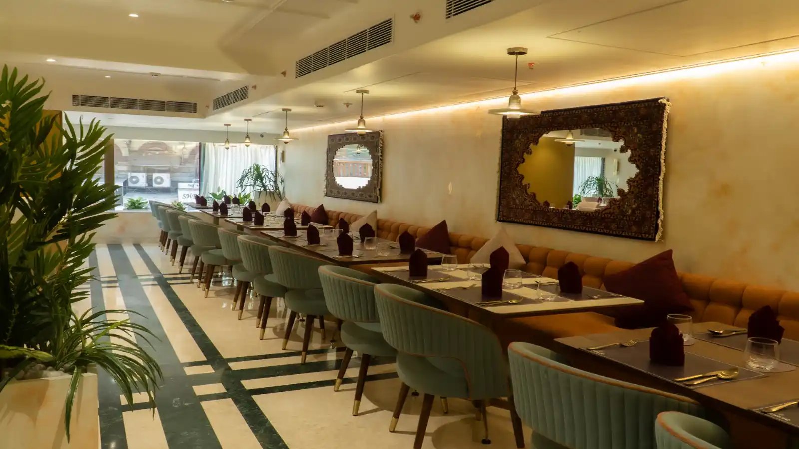 iconic restaurants in South Mumbai